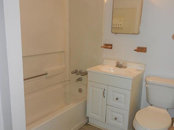 4th image of 1922 Brookview Dr S