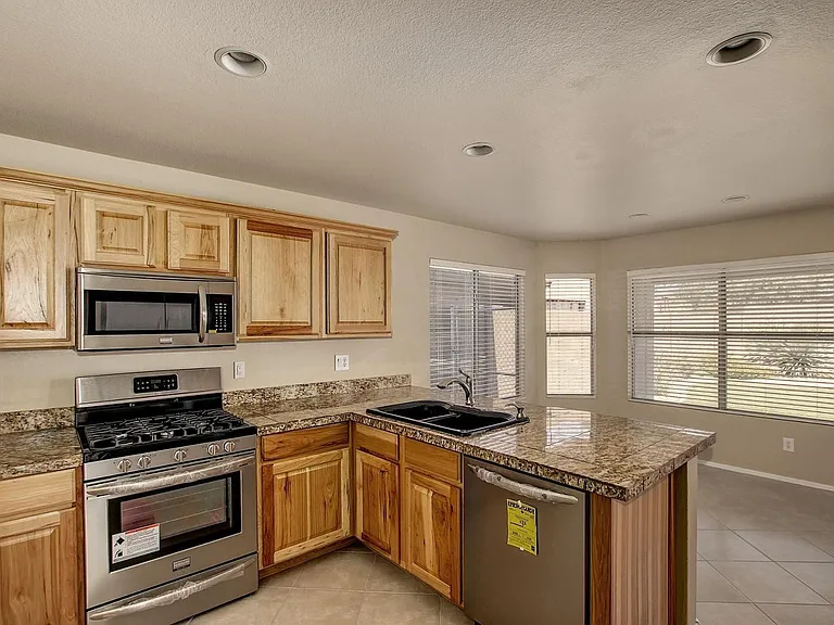 4726 E Mossman Rd — Photo 6