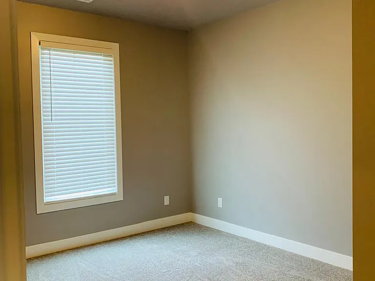 229 Wellington Dr — Photo 2