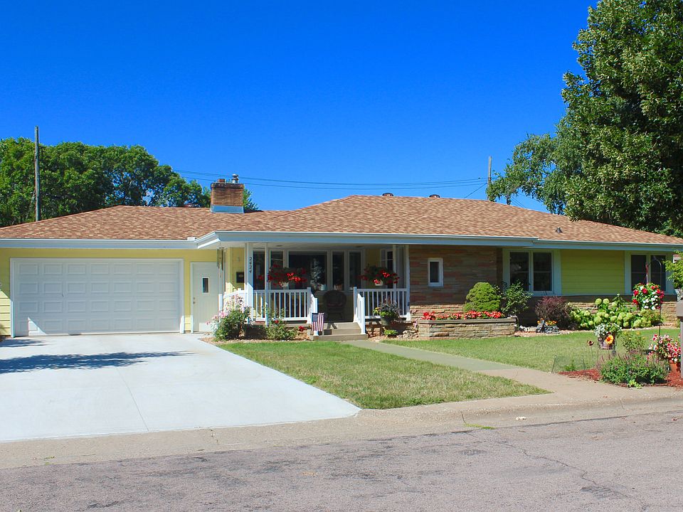 1st image of 2424 Hoeschler Dr