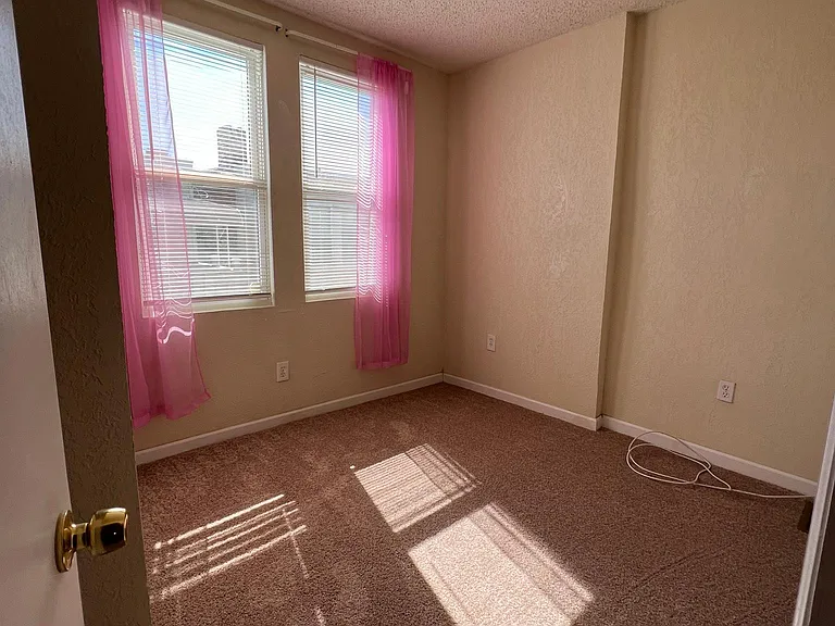 218 E Dorset St — Photo 16