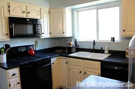 Kitchen
						:
						Bright and cheerful