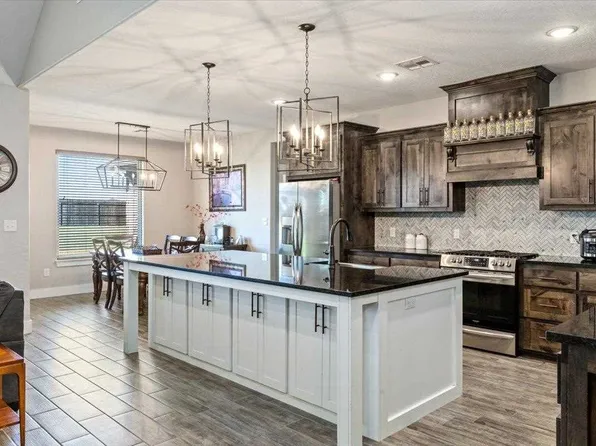 11619 NE Happy Hollow Rd, Elgin, OK 73538