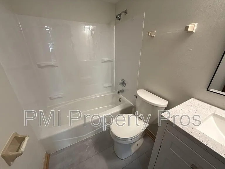 8148 S 88th St — Photo 29