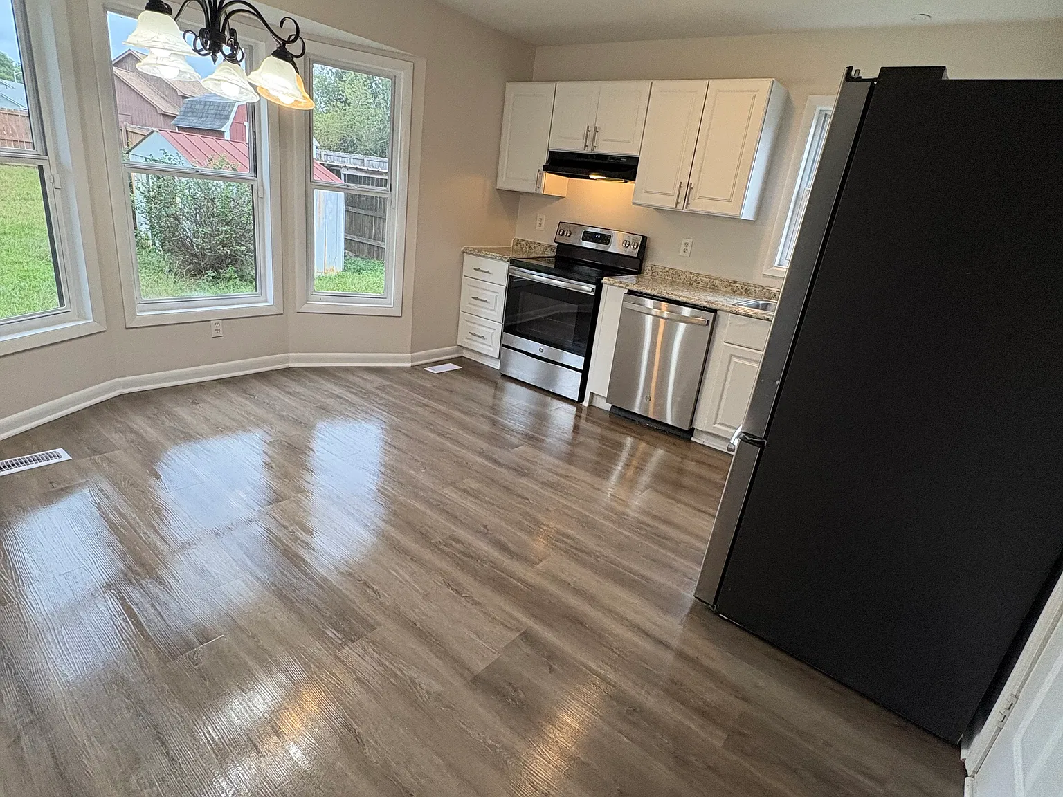 3 bed, 1151 sqft, $1,600 — Photo 3