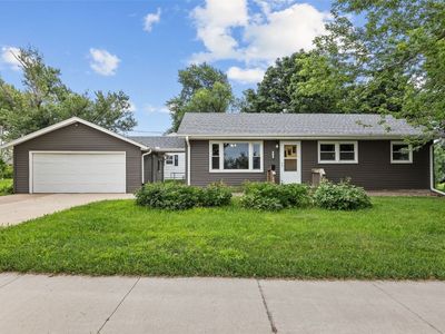 3752 Oakland Rd NE, Cedar Rapids, IA, 52402