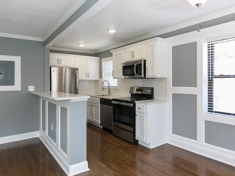 Plaza Terrace Apartments — Photo 6