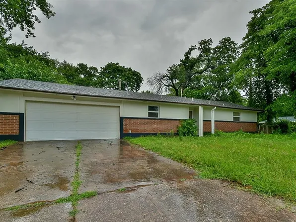9617 NE 4th St, Midwest City, OK 73130