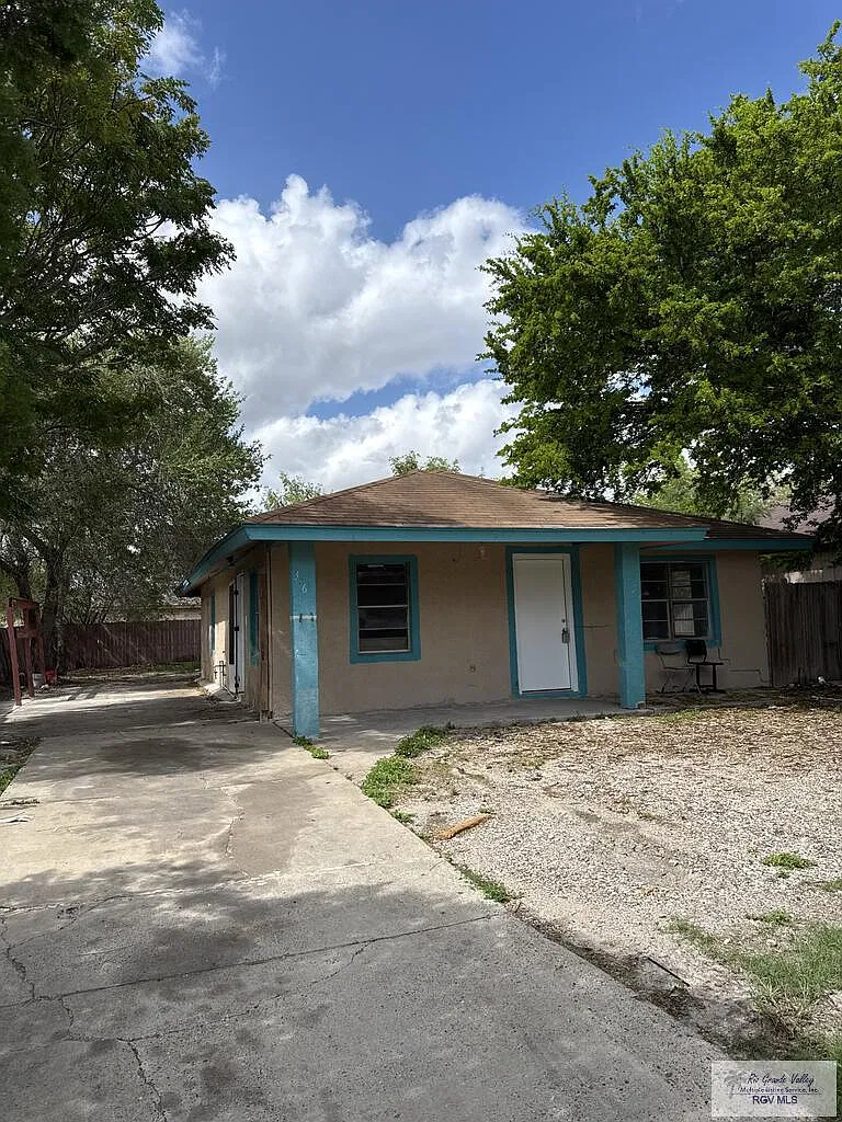 3 bed, 1.0 bath, 1026 sqft, $1,200 — Photo 1