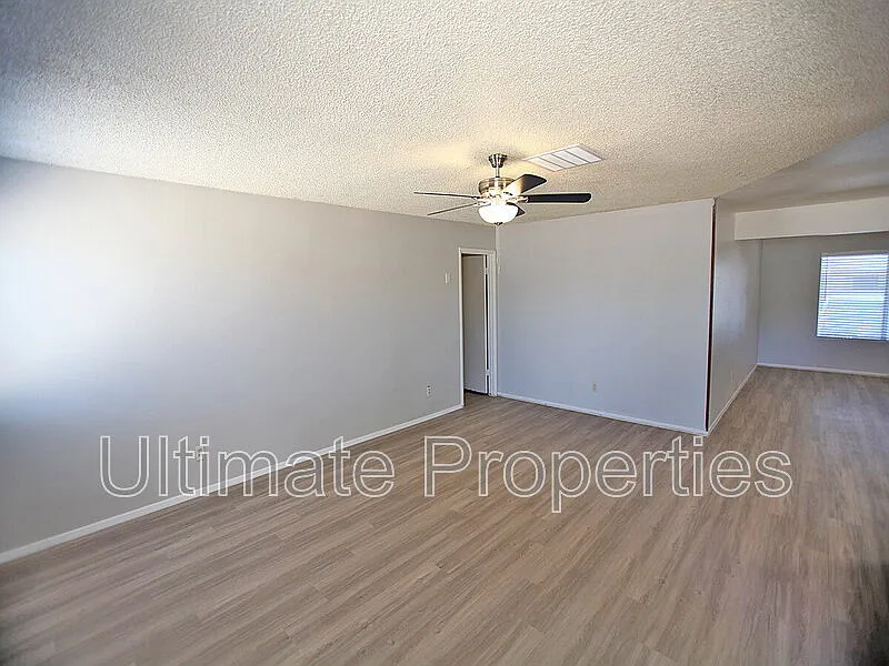 2 bed, 1.5 bath, 1156 sqft, $1,695 — Photo 3