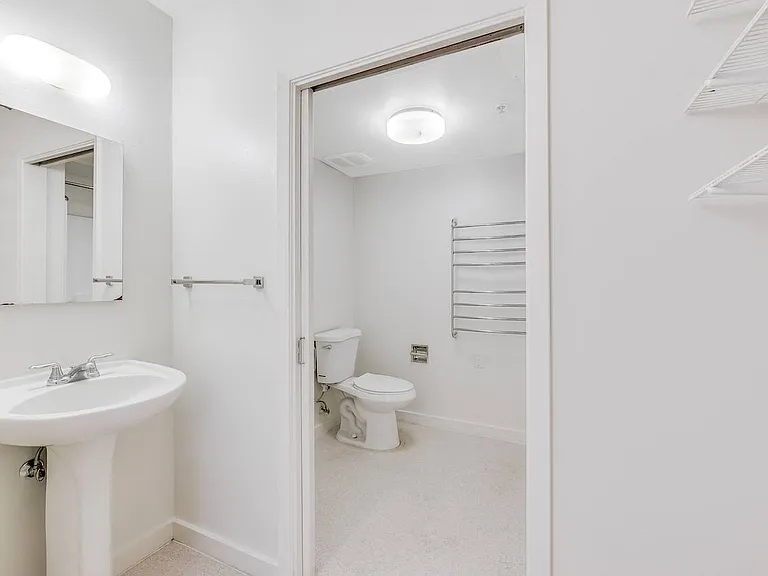 Acton Courtyard — Photo 12