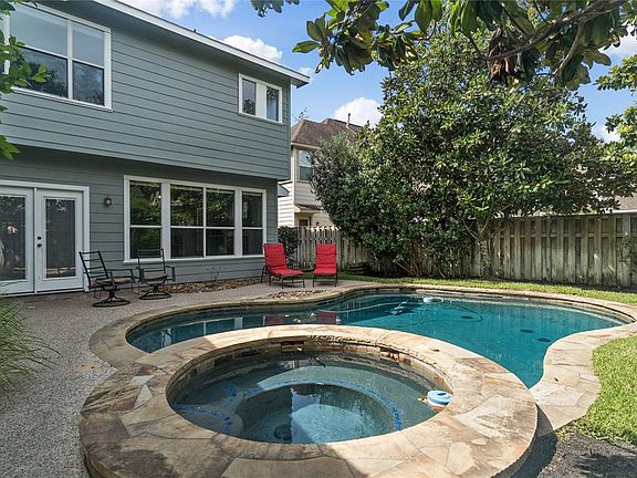 Doesn't this look inviting! Small area on side of home to grow your veggies!