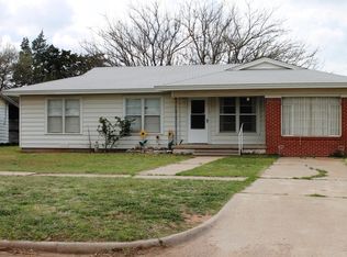 908 Hughes St, Quanah, TX 79252