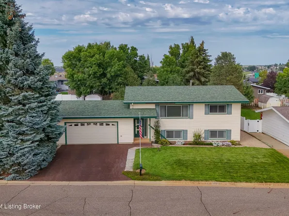 1570 12th St W, Dickinson, ND 58601