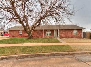 905 N Silver Leaf Dr, Moore, OK 73160