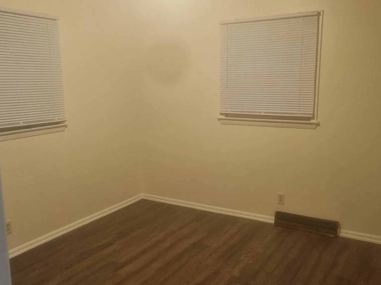 3 bed, 1000 sqft, $1,400 — Photo 4