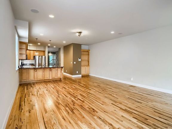 5th image of 2055 S Columbine St #5714668563