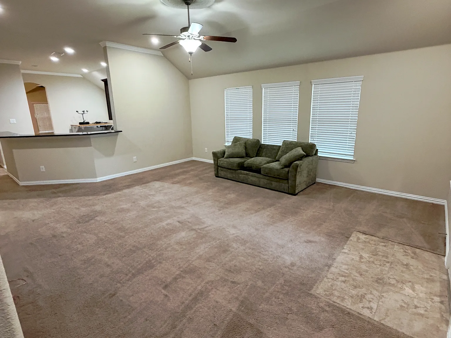 4 bed, 2013 sqft, $2,649 — Photo 4