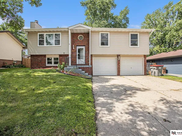 6123 NW 9th St, Lincoln, NE 68521