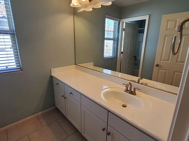 3031 E Regina St — Photo 13