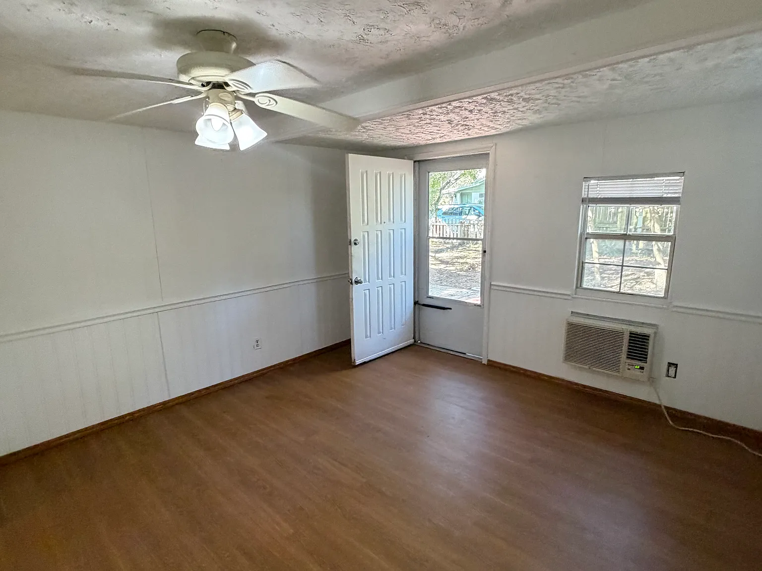 209 Strawberry Ln — Photo 3