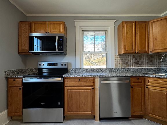 4th image of 136 Maple Ave Floor 2