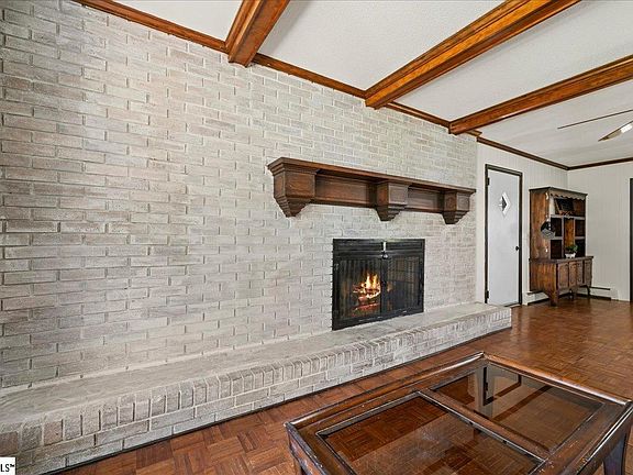 5th image of 569 Edens Rd