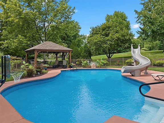 4th image of 303 Biscayne Estates Dr