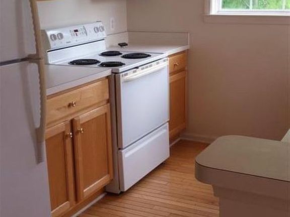 2nd image of 2721 Barclay Way
