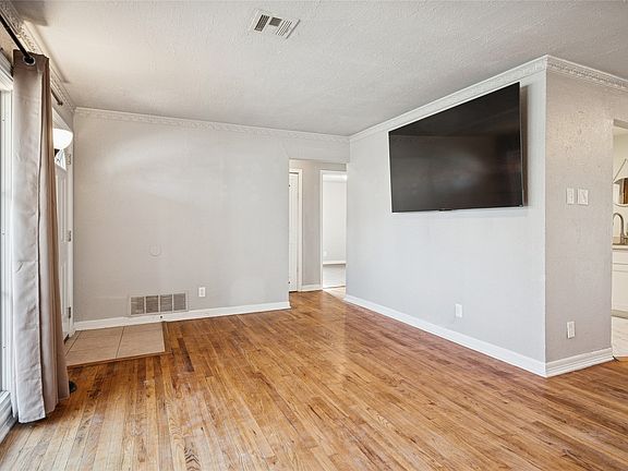 5th image of 10503 Wood Dale Dr