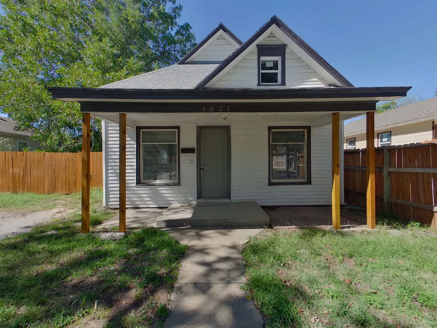 Remodeled 3 Bedroom Home $1,295.00 - 1621 S Waco — Photo 1