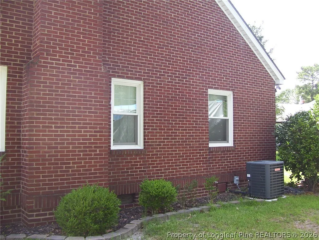 2 bed, 1.0 bath, 1121 sqft, $1,100 — Photo 2