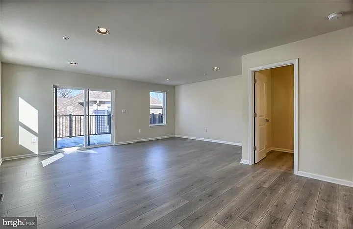 117 High Pointe Dr — Photo 2