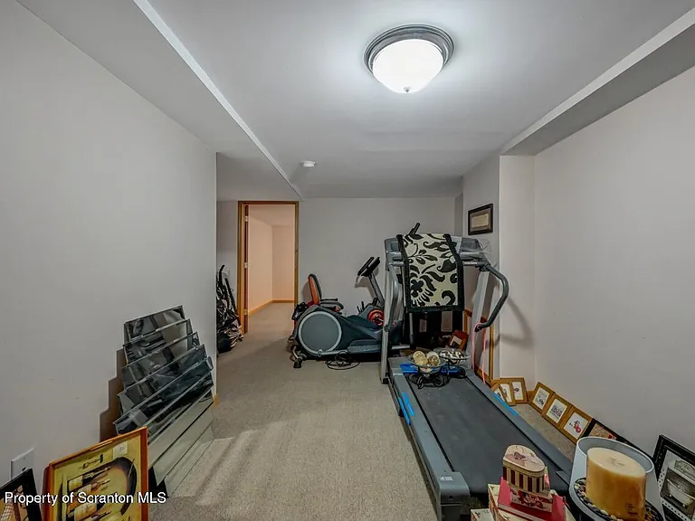 1020 W Market St — Photo 29