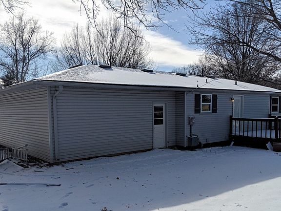 3rd image of 1212 Village Cir