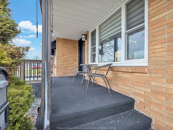 4th image of 1742 Chandler Rd