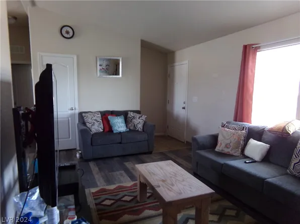 6321 Vicki Ann Rd, Pahrump, NV 89048