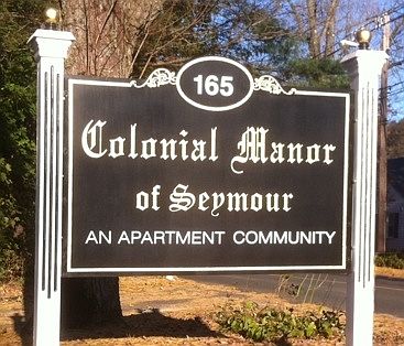 Colonial Manor
