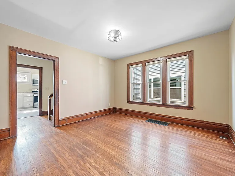 683 E Whittier St — Photo 4