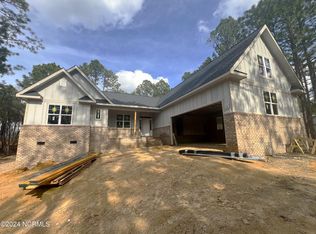 512 Longleaf Dr, West End, NC 27376