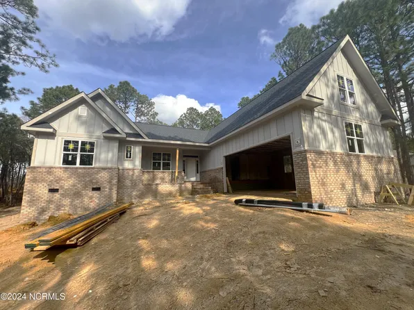 512 Longleaf Drive, West End, NC 27376