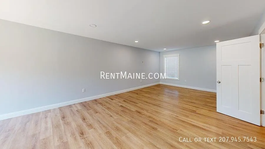 3 bed, 2.5 bath, 1320 sqft, $1,960 — Photo 3