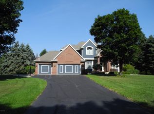 2133 Cross Country Dr, Kalamazoo, MI 49009