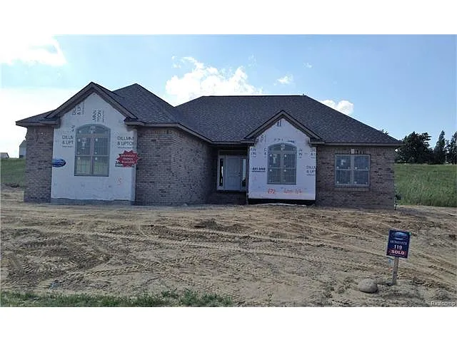 672 Brooks Ln photo 1