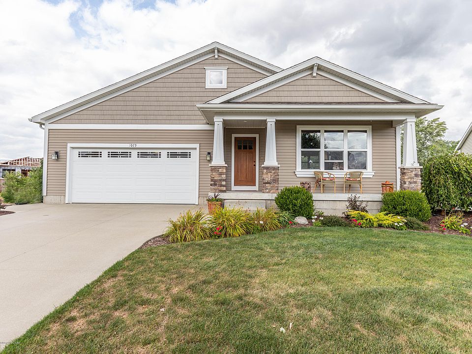 1st image of 1075 Oakwood Dr