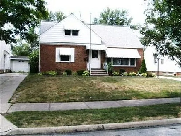 3843 Salisbury Rd photo 1