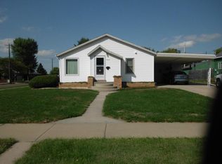 300 E 11th Ave, Mitchell, SD 57301