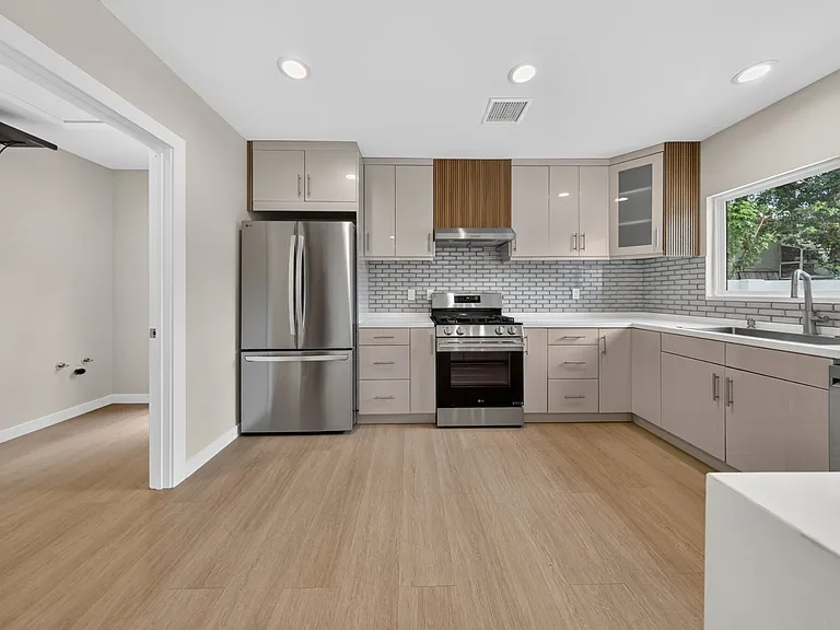 2327 N Naomi St — Photo 9