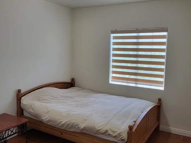 924 E Tujunga Ave — Photo 8