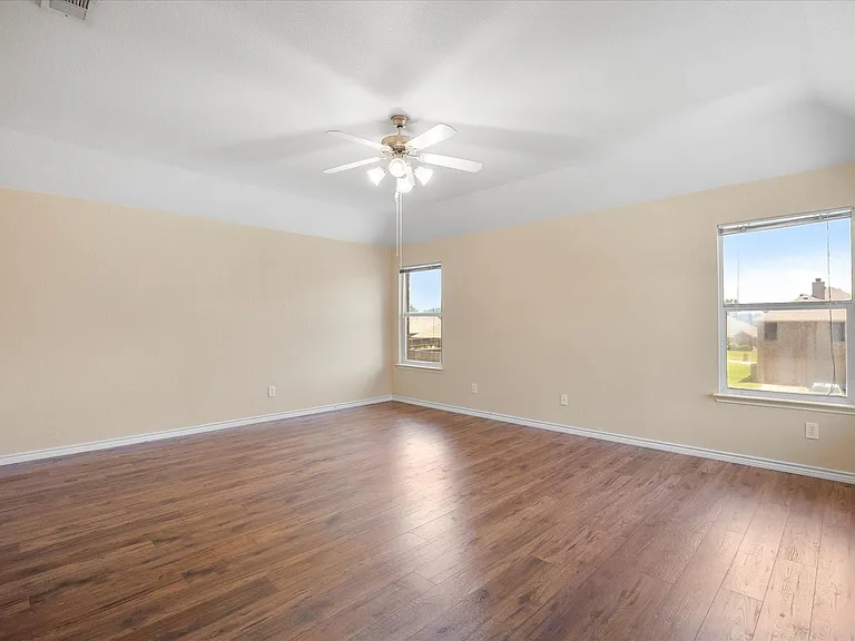 1100 Camelot Dr — Photo 23